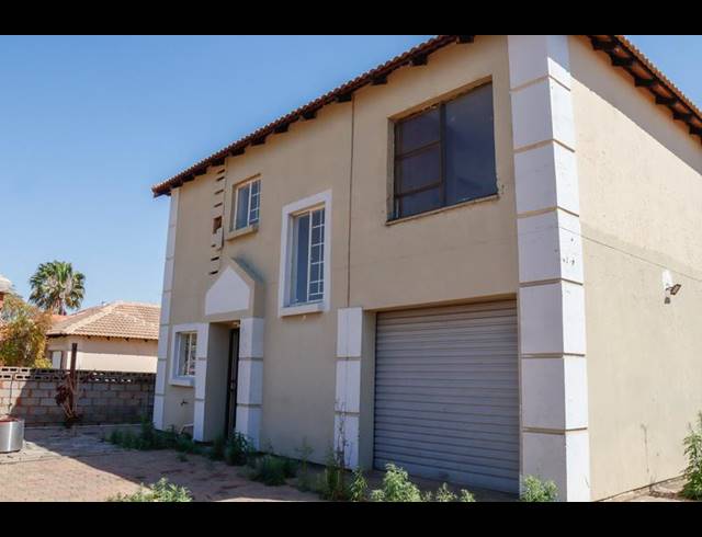 4 BEDROOM HOUSE FOR SALE IN NKWE COUNTRY ESTATE